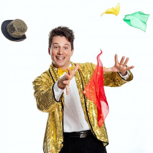 Zauberer Magic Martin begeistert mit seiner Kinderzaubershow - Martin Kaufmann