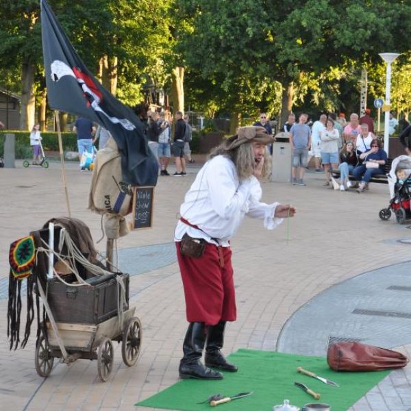 Herr Heikel Kleinkunst Circus <b style=