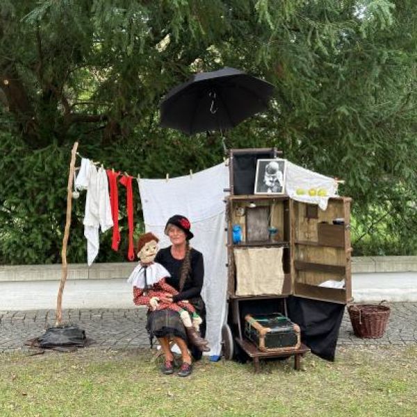 Figurentheater <b style=