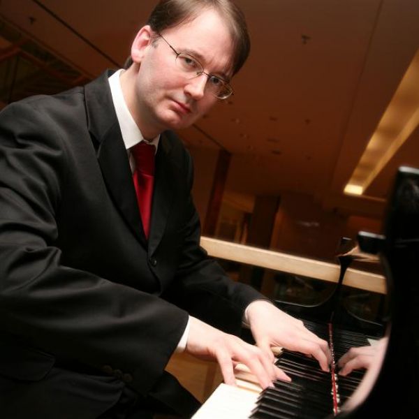 Pianist und Komponist - Leonhard Baumert