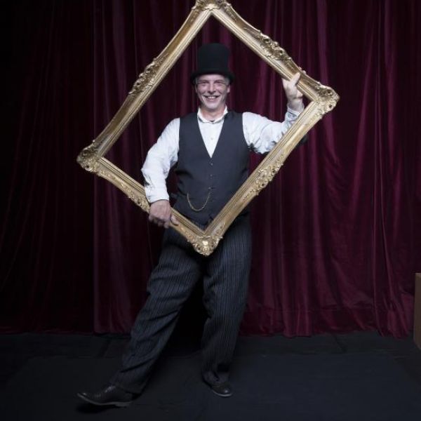 Theater ME, MYSELF AND I, Das KULT - Thomas Hirche