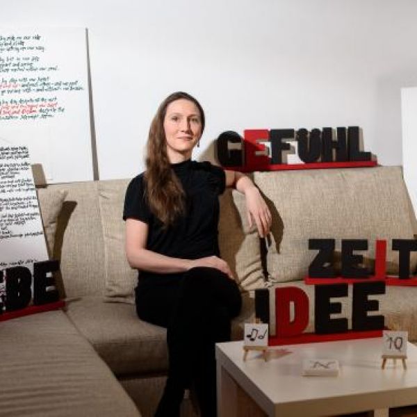 Crackthefiresister - Claudia Dölcher