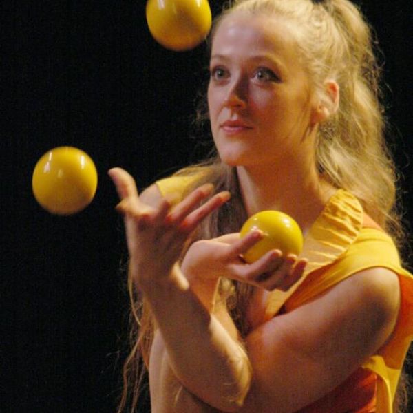 Jongleurin Chantal von Tayn - Chantal Von Tayn