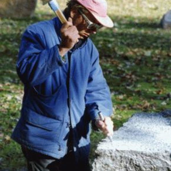 Freischaffender Bildhauer und <b style=