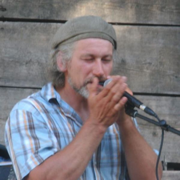 Möbelrestaurator und Oberton<b style=