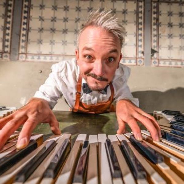 Klavierkabarettist Sebastian Schnitzer - Sebastian Schnitzer