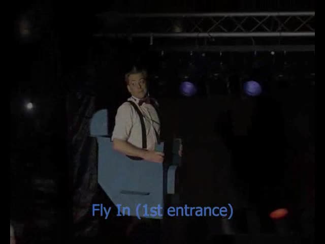 Ist er Clown oder Mime, Mann oder Kind, Tolpatsch oder 